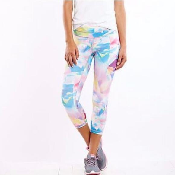 LUCY ACTIVEWEAR Womens Capri Workout Leggings in Kaleidoscope Print Size XS - Picture 1 of 7